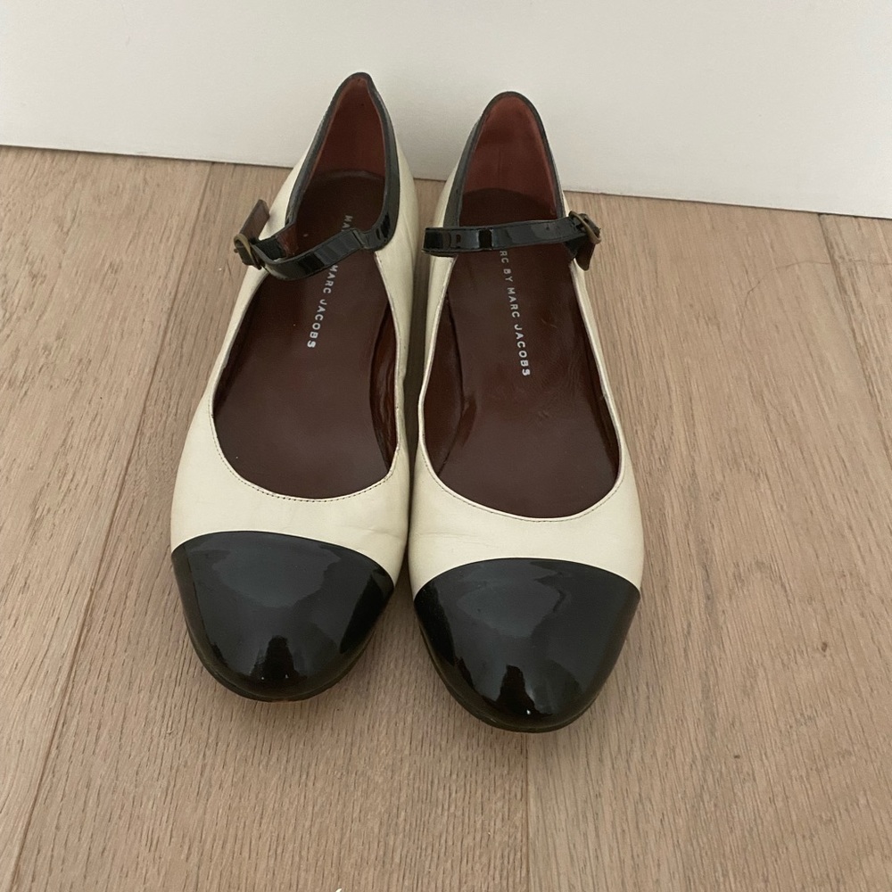 Marc Jacobs Cream Black Patent Mary Jane Flats